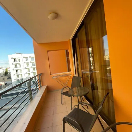 VIP Resort Apartment on Makenzie Beach Larnaka Exterior foto